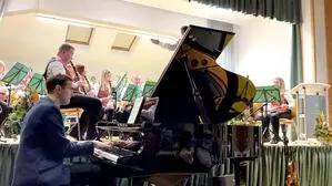 Solist Davorin Mori und die Musikkapelle Wörschach