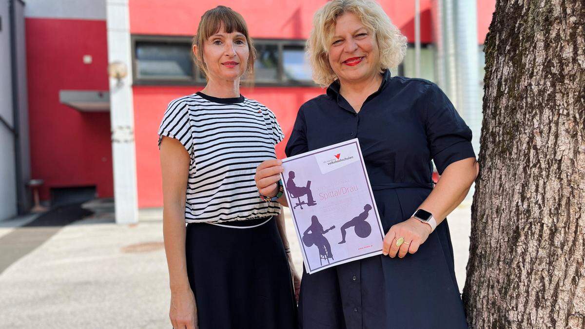 Beate Gfrerer mit der neuen Spittaler VHS-Chefin Elisabeth Lasser