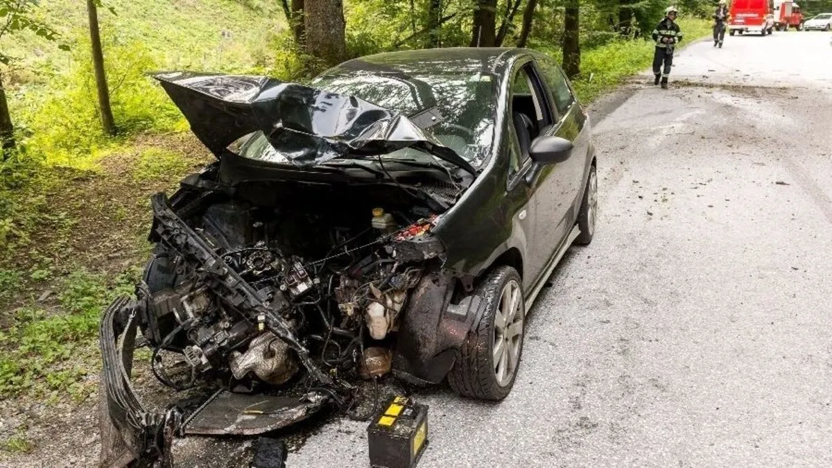 Beim Aufprall wurde der Motorblock regelrecht herausgerissen.