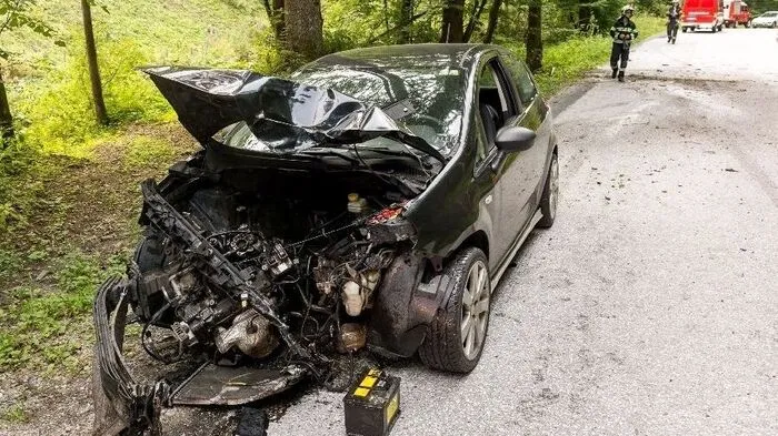 Beim Aufprall wurde der Motorblock regelrecht herausgerissen.