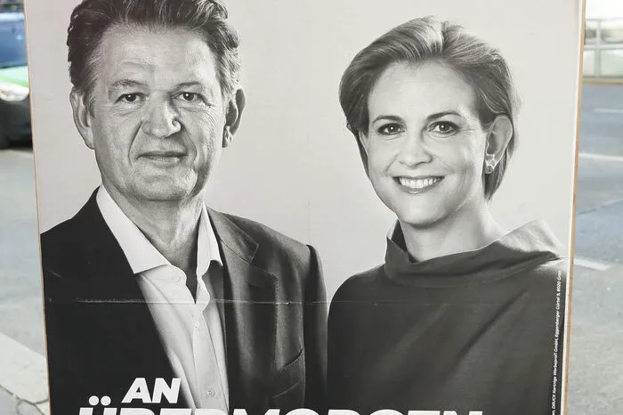 Als Verwalter der Zukunft verstehen sich die Neos - Spitzenkandidatin Beate Meinl-Reisinger präsentiert sich mit Quereinsteiger Helmut Brandstätter als einzige Alternative.
