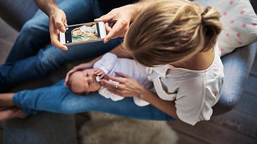 Kaum auf der Welt und schon im Netz: Immer mehr Eltern stellen die Fotos ihrer Kinder ins Internet