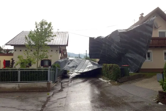 Im Großraum Villach soll es laut Auskunft der Polizei sogar Verletzte als Folge des Gewitters gegeben haben.