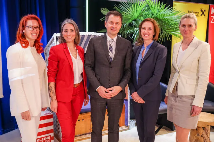 Moderator Uwe Sommersguter, stellvertretender Chefredakteur der Kleinen Zeitung Kärnten, flankiert von Alexandra Unterweger (Personalchefin beim McDonald's-Franchisenehmer Ringhofer, Julia Berger-Puschnig (go-e), Ulrike Koscher-Preiss (Humanomed) und Marlene Thalhammer (Flex)