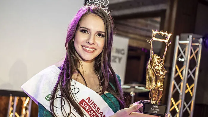 Die derzeit noch amtierende Miss Kärnten Johanna Zarka wird am Freitag abgelöst. Sie wollen wissen, welche Frauen bei der diesjährigen Wahl teilnehmen? Klicken Sie sich durch die Fotos!
