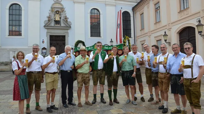 Mit dem ersten Leobener Bierfest solle eine "Brücke zwischen der Innenstadt Leoben und dem Stadtteil Leoben-Göß" geschlagen werden, die das allseits bekannte Gösser Bier mit der Universitätsstadt in Verbindung bringe, so Bürgermeister Kurt Wallner.