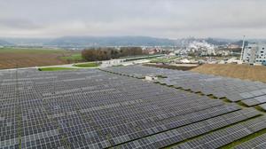 Sonnenstrom trägt zur Klimaneutralität bei. Am Bild die Photovoltaikanlage der Treibacher Industrie AG 