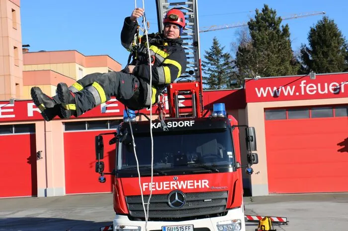 ... und Groß von den Vorzügen des neuen Arbeitsgerätes überzeugen.