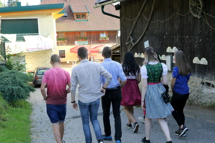Und nicht nur aus dem Bezirk Feldkirchen waren die Musikhungrigen gekommen, um auf 1100 Metern Seehöhe ein paar vergnügliche Stunden zu verbringen. 
