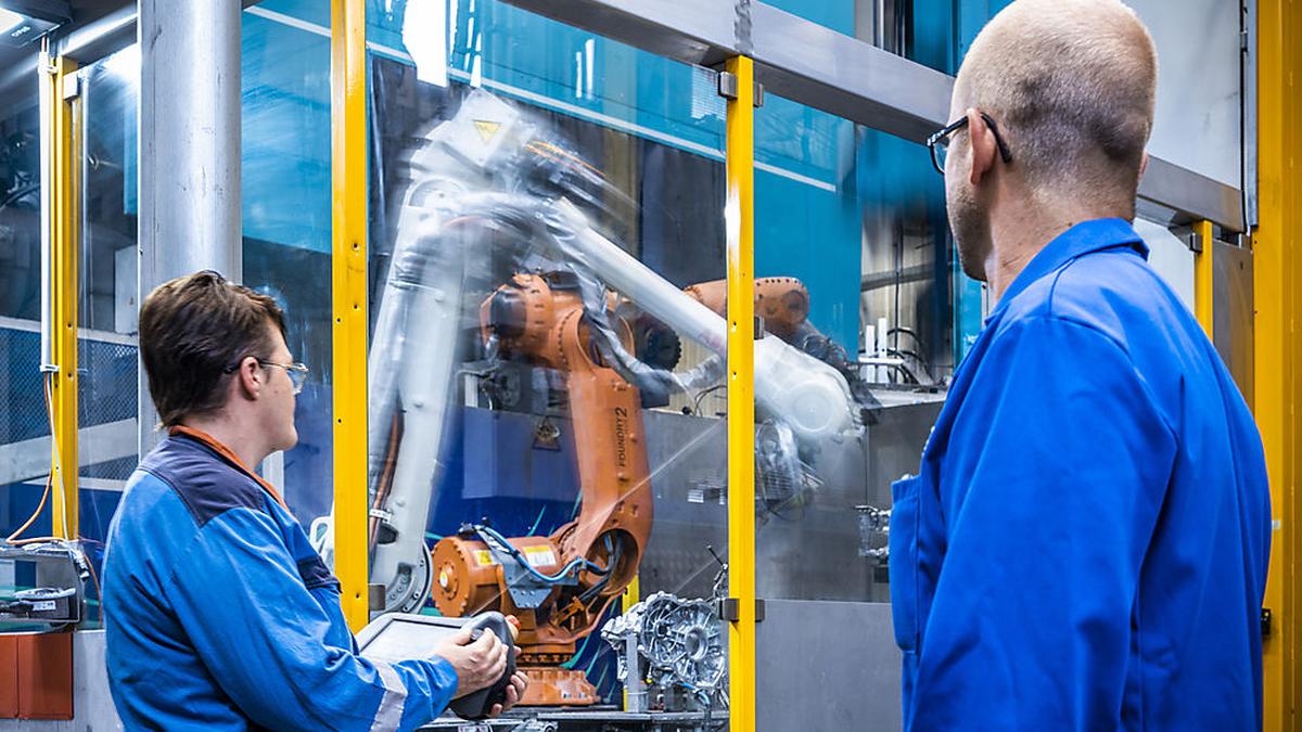 Mithilfe des sogenannten Druckgussverfahrens entstehen in der Obersteiermark besonders leichte Teile für Autos – auch für jene mit Elektromotor