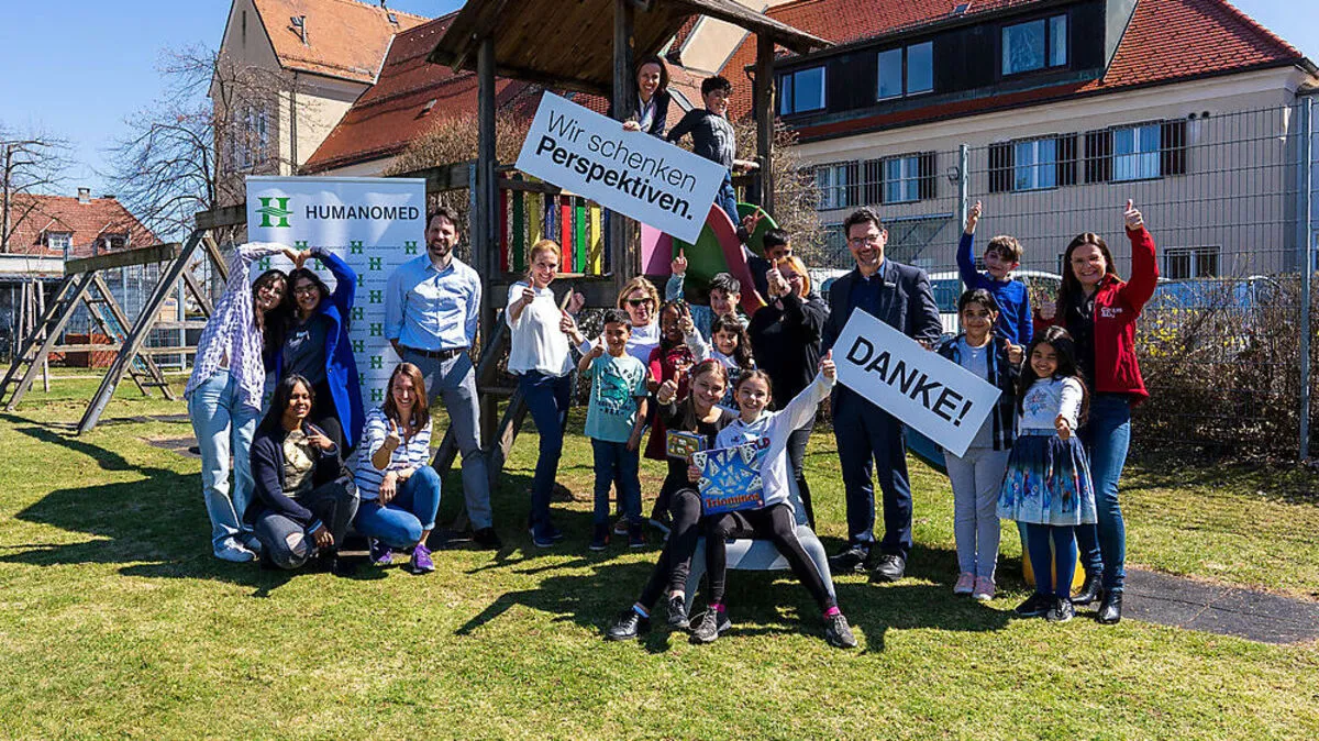 Kinder aus dem Lerncafé Siebenhügel freuen sich über die großzügige Unterstützung