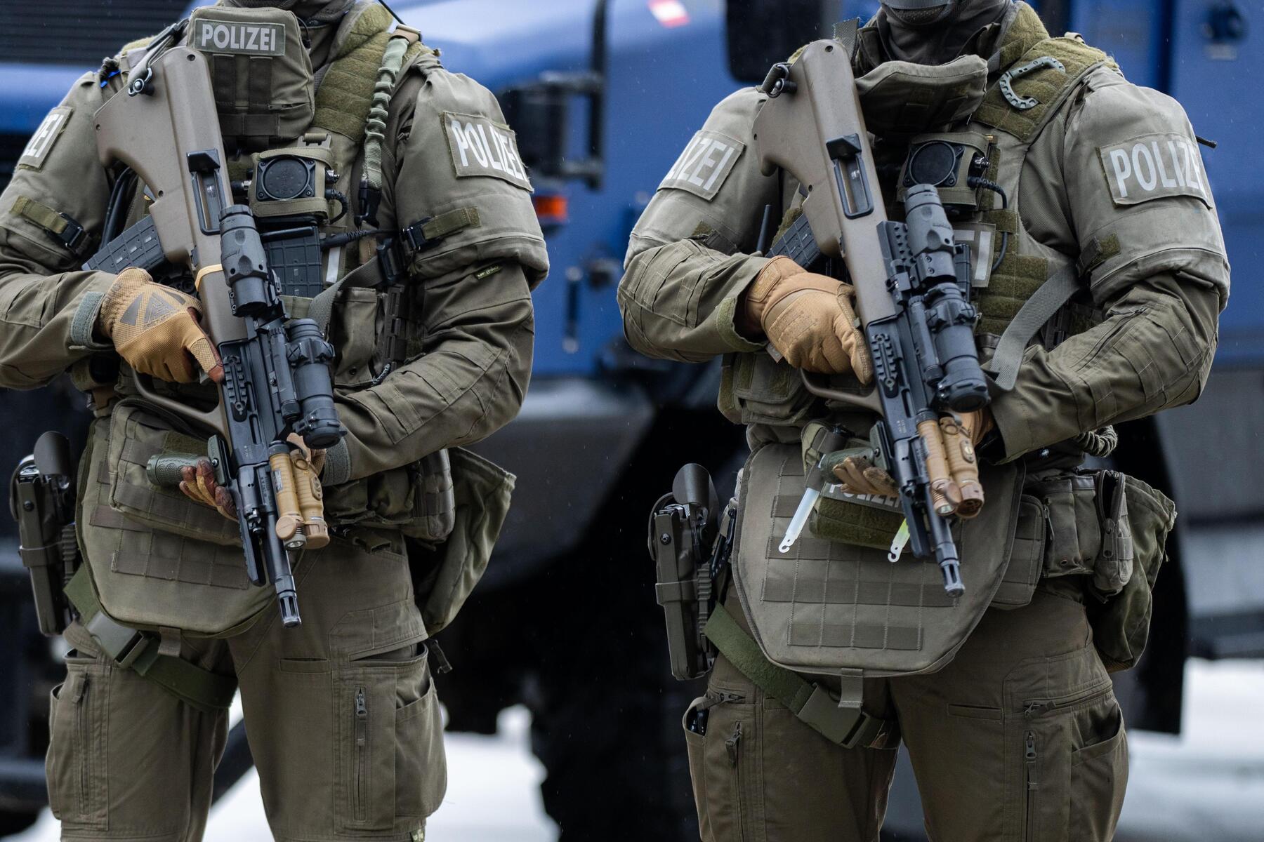 Mit Cobra und Hubschrauber: Gefährliche Drohung gegen Ehefrau: Verdacht löst Polizei-Großeinsatz aus