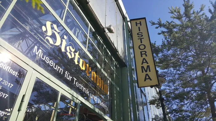 Die rund 350 Exponate des Vereins "Nostalgiebahnen in Kärnten" werden von den 100 aktiven, ehrenamtlichen Mitgliedern in vielen Arbeitsstunden und mit viel Leidenschaft für die Nachwelt hergerichtet und sogar wieder fahrtüchtig gemacht.