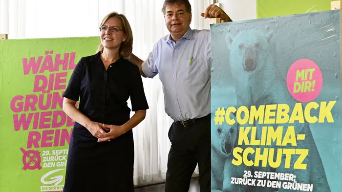 Die Grünen wollen zurück ins Parlament, und sie wollen in Sachen Klimaschutz das Ruder herumreißen: Werner Kogler und Leonore Gewessler, bis vor kurzem Geschäftsführerin von Global 2000 sind das Duo an der Spitze.