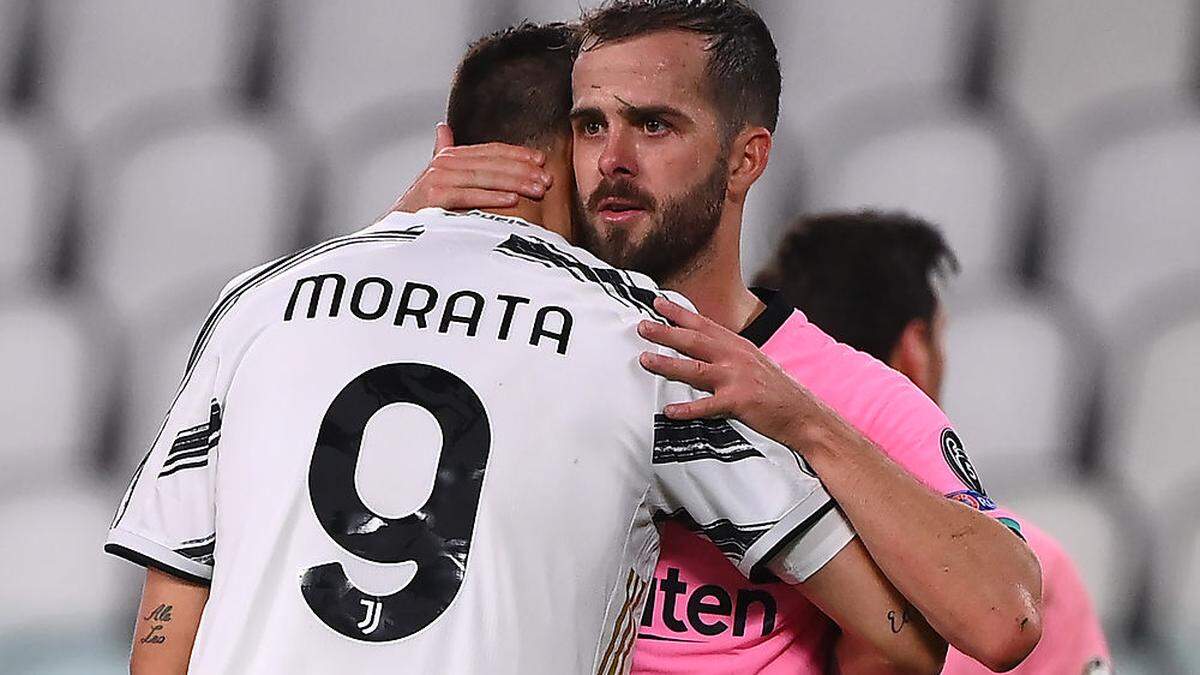 Barca-Neuzugang Miralem Pjanic tröstete den glücklosen Alvaro Morata.