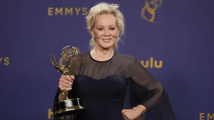 Jean Smart mit ihrem Emmy für „Hacks“