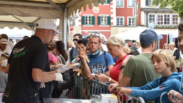 Viele hungrige Münder gilt es zu füllen...