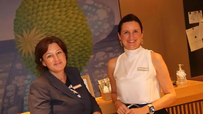 Sabine Ullrich und Anna Koschuh sind langjährige Mitarbeiterinnen des Gartenhotels Ochensberger in St. Ruprecht an der Raab