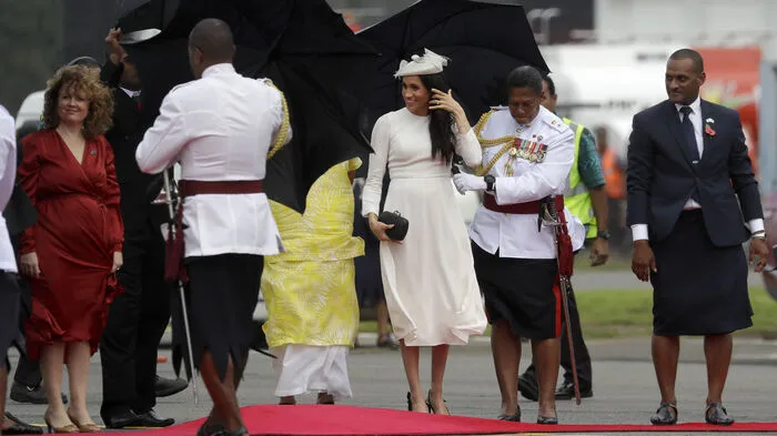 Prinz Harry und seine Frau Meghan haben Australien vorerst Lebewohl gesagt und sind auf die Fidschi-Inseln weitergereist.