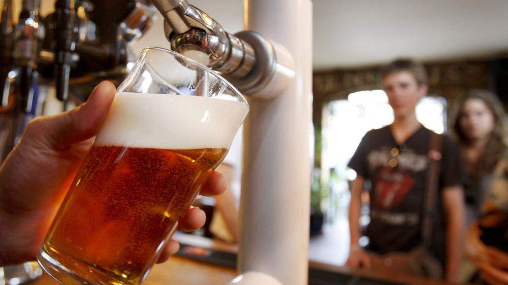 Branchenvertreter fordern eine Wiedereröffnung der britischen Pubs mit Anfang Juli.