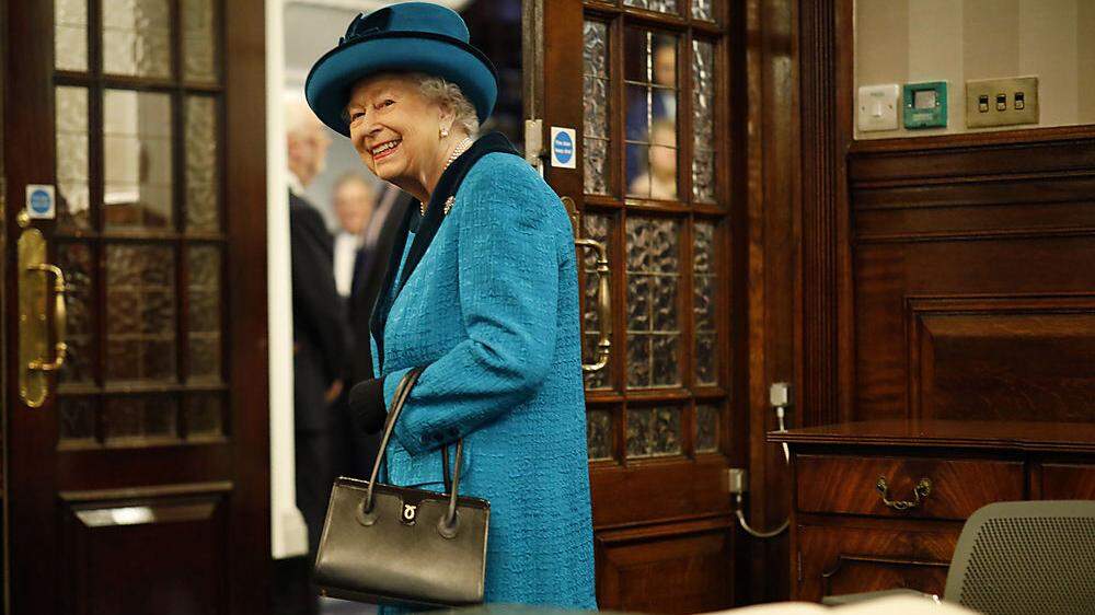 Wer nicht mit der Zeit geht, geht mit der Zeit: Queen Elizabeth II. weiß das