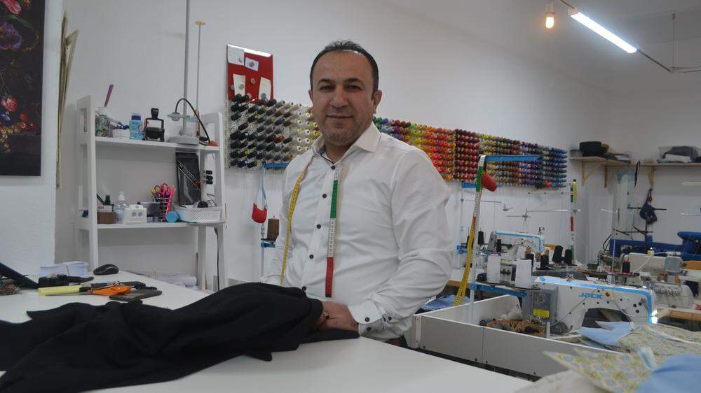 Mohamad Chamo musste 2014 aus Syrien fliehen, seine Berufung zur Schneiderkunst nahm der 46-Jährige mit und ist nun in Hartberg als Änderungsschneider tätig