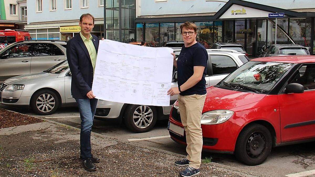 Joachim Ninaus und Florian Reisinger präsentierten die Pläne für den Frechener Platz, mittlerweile wird dieser umgebaut