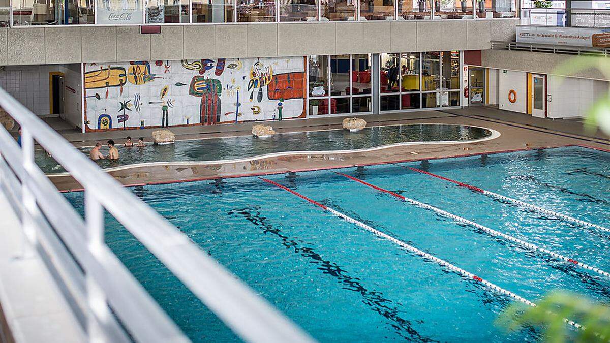 Das alte Hallenbad ist Geschichte, nach einer  Übergangslösung wird gesucht.