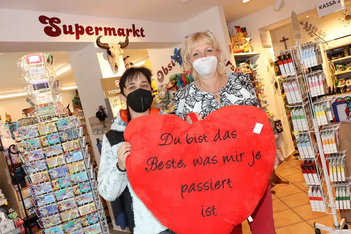 Ein Herz für Gäste hat von Links: Margit Krappinger und Edith Remer.