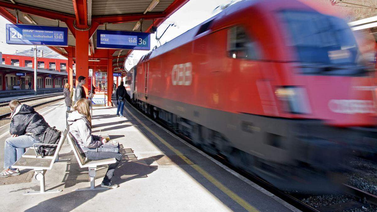 Oftmals bietet sich die Eisenbahn als brauchbare Alternative zum Auto an