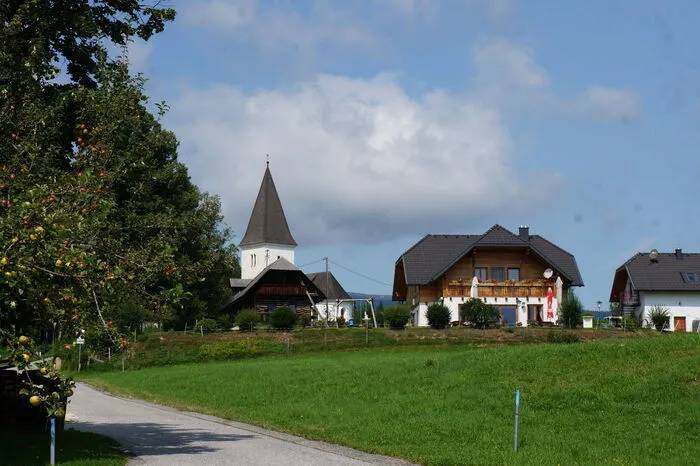 Die erste Rast nach der ersten Bergbwertung kann beim Ladingerwirt der Familie Rossmann erfolgen.