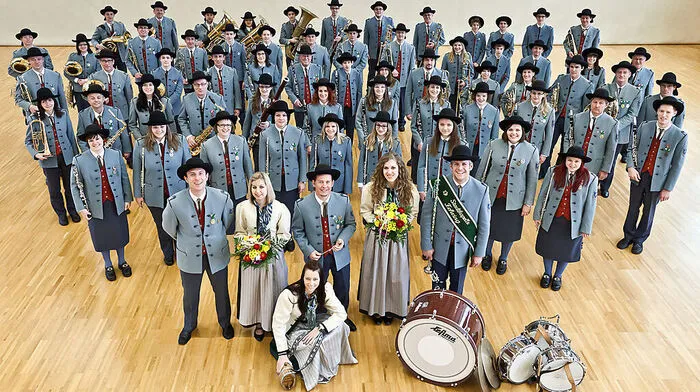 Die Stadtkapelle Fehring unter Obmann Thomas Karner (1. Reihe links) ist bei der Musikparade in Deutschland dabei
