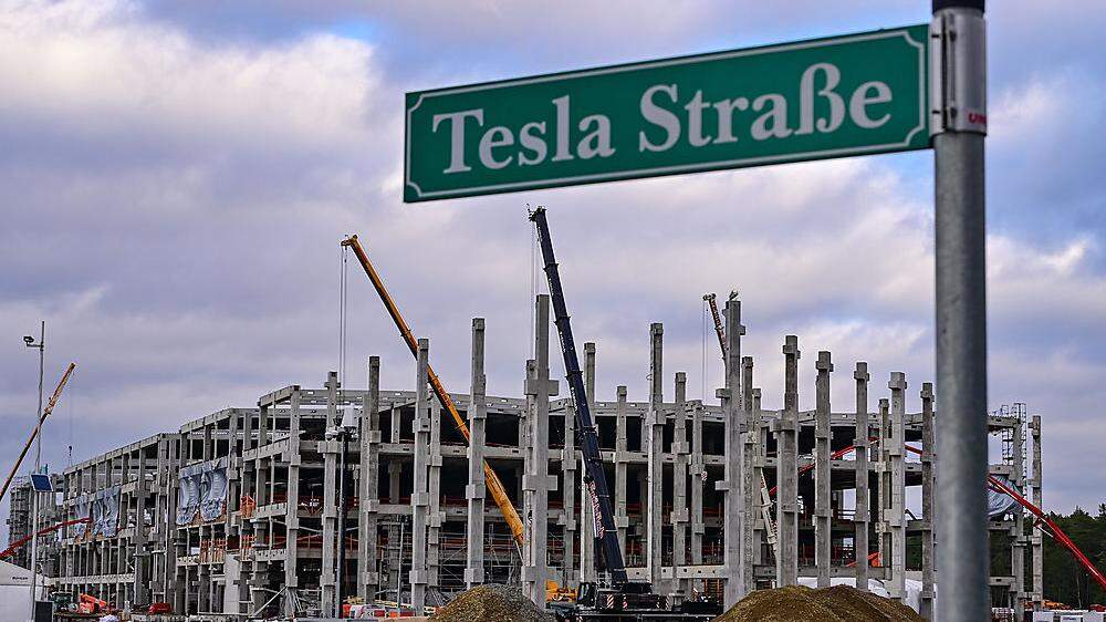 Baustelle der Tesla Gigafactory in Brandenburg