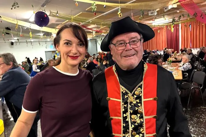 Die Veranstaltung lockte neben vielen maskierten Faschingsgästen auch Bürgermeister Manfred Voit in die Kulturhalle.
