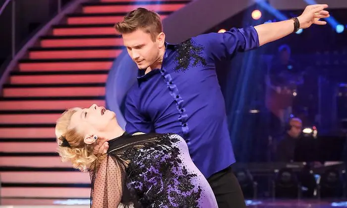 Margarethe Tiesel mit Tanzprofi Michael Kaufmann 