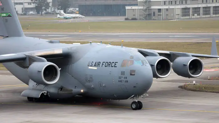 Ein Flugzeug vom Typ Boeing C-17 Globemaster III landete in Moskau
