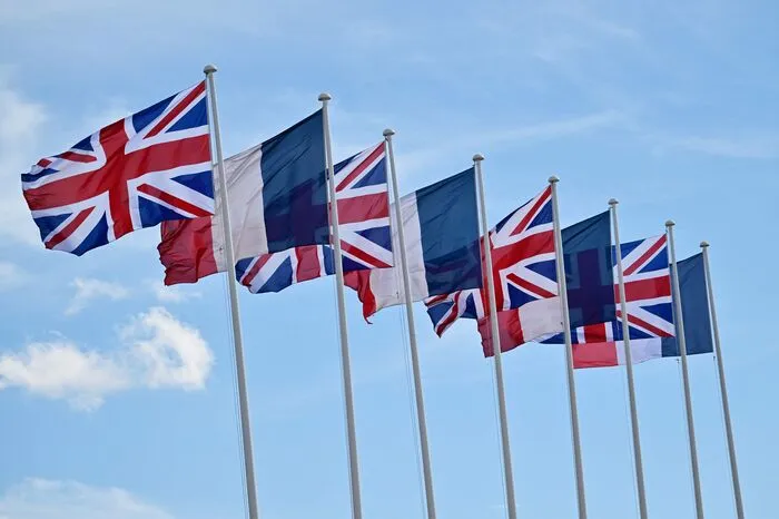 Ursprünglich hätte die Visite schon im März stattfinden sollen, doch damals gingen die Wogen in Frankreich angesichts einer Pensionsreform hoch.