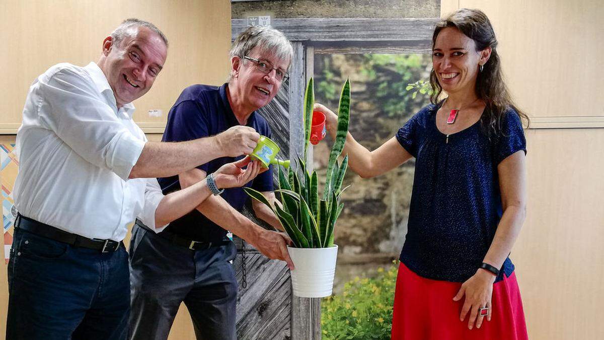 Wollen, dass das Pflänzchen Gewaltprävention in Zukunft noch besser gepflegt wird. Günter Ebenschweiger, Christian Ehetreiber und Sandra Jensen