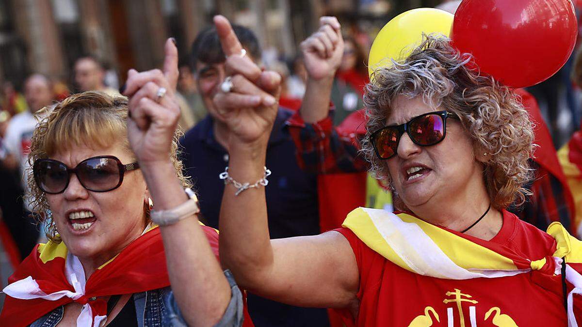 Mehr als eine Million Gegner der Loslösung von Spanien demonstrierten am Sonntag in Barcelona