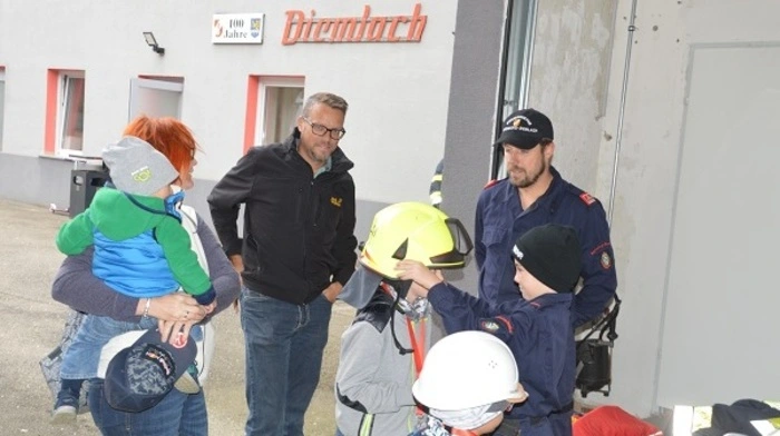 Mit ihren Jugendbetreuern Christian Piffer und JürgenNiss lud die Freiwillige Feuerwehr Kapfenberg-Diemlachzum fünften „Kids’ Day“.
