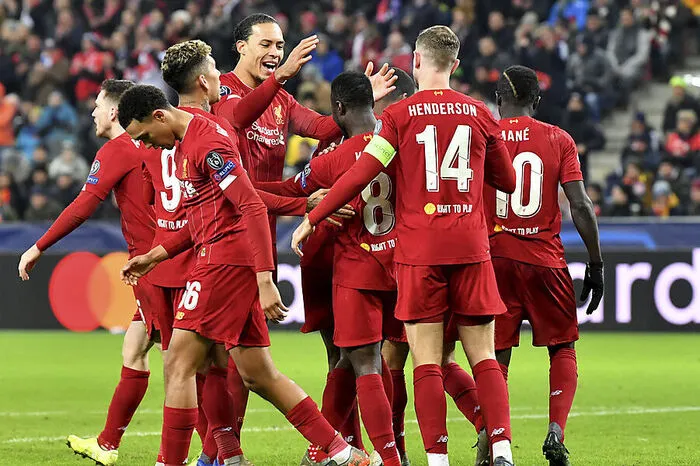 Nach torloser ersten Halbzeit dann der Doppelschlag der Reds. Zuerst netzte Naby Keita die Kopfballgelegenheit zum 1:0 ein ...