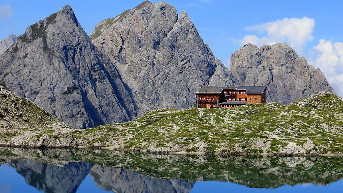 Die Karlsbader Hütte in den Lienzer Dolomiten startet mit 15. Juni in die Saison