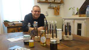 Andreas Lehner ist stolz auf die ausgezeichnete Qualität der Vanille