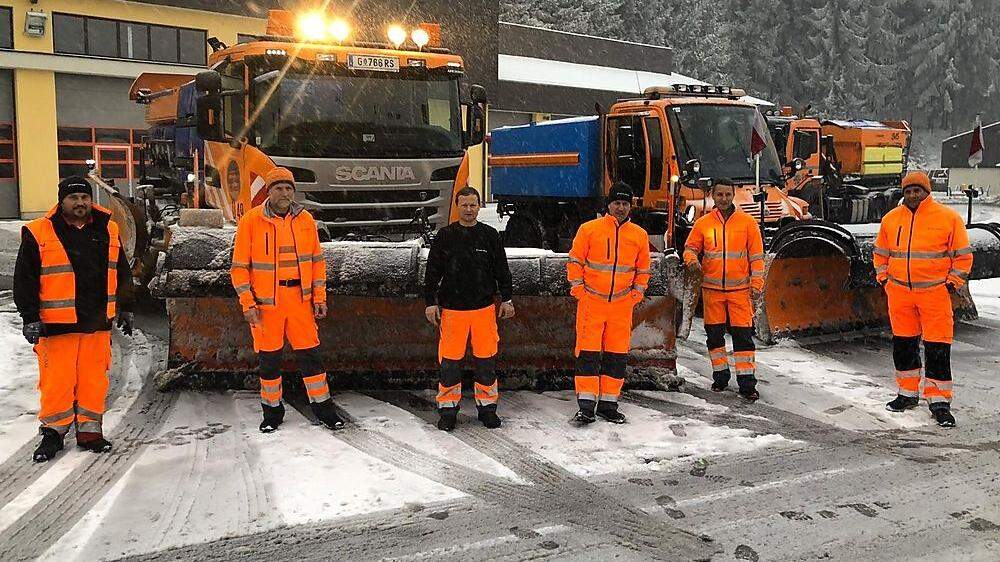 Die Winterdienstmannschaft der Autobahnmeisterei Unterwald ist auf der Pack im Einsatz