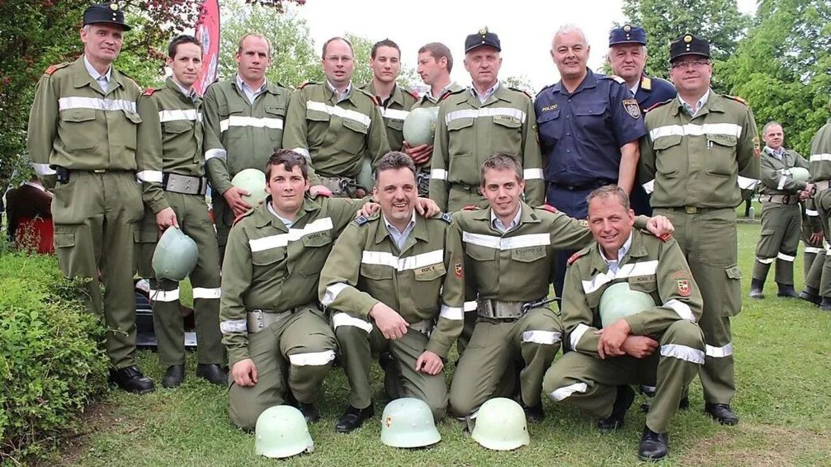 Die stolzen Mitglieder der Wehr