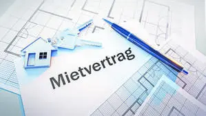 Mietvertrag mit Schlüssel und Kugelschreiber | Den beiden Kärntnerinnen wurde der Mietvertrag wegen ihrer Homosexualität verwehrt (Symbolfoto)