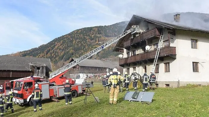 Starke Rauchentwicklung bei einem Wohnhaus in Oberlienz