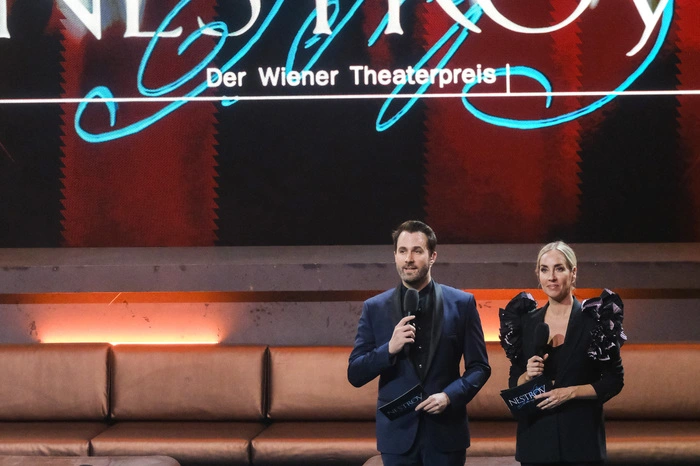  Live und exklusiv auf ORF III präsentieren Nadja Bernhard und Peter Fässlacher die Verleihung der NESTROY-Theaterpreise.