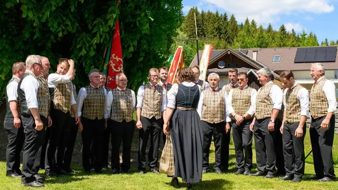 Für musikalische Vielfalt sorgten beim Gästesingen der MGV Straßburg, der MGV Metnitz, der MGV Weißkirchen, der Grenzchor Dürnstein, der Gesangsverein Passering sowie die Singgemeinschaft St. Veit/Gegend. Mit ihren abwechslungsreichen Liedbeiträgen begeisterten die Chöre das Publikum.
