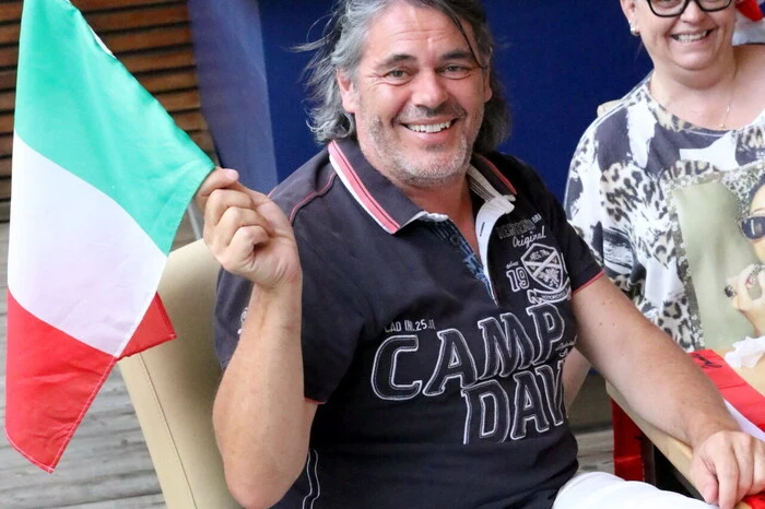 Aber ganz so war es nicht. Um es gleich vorweg zu nehmen: Italien hatte alle Mühe und siegte mit 2:1